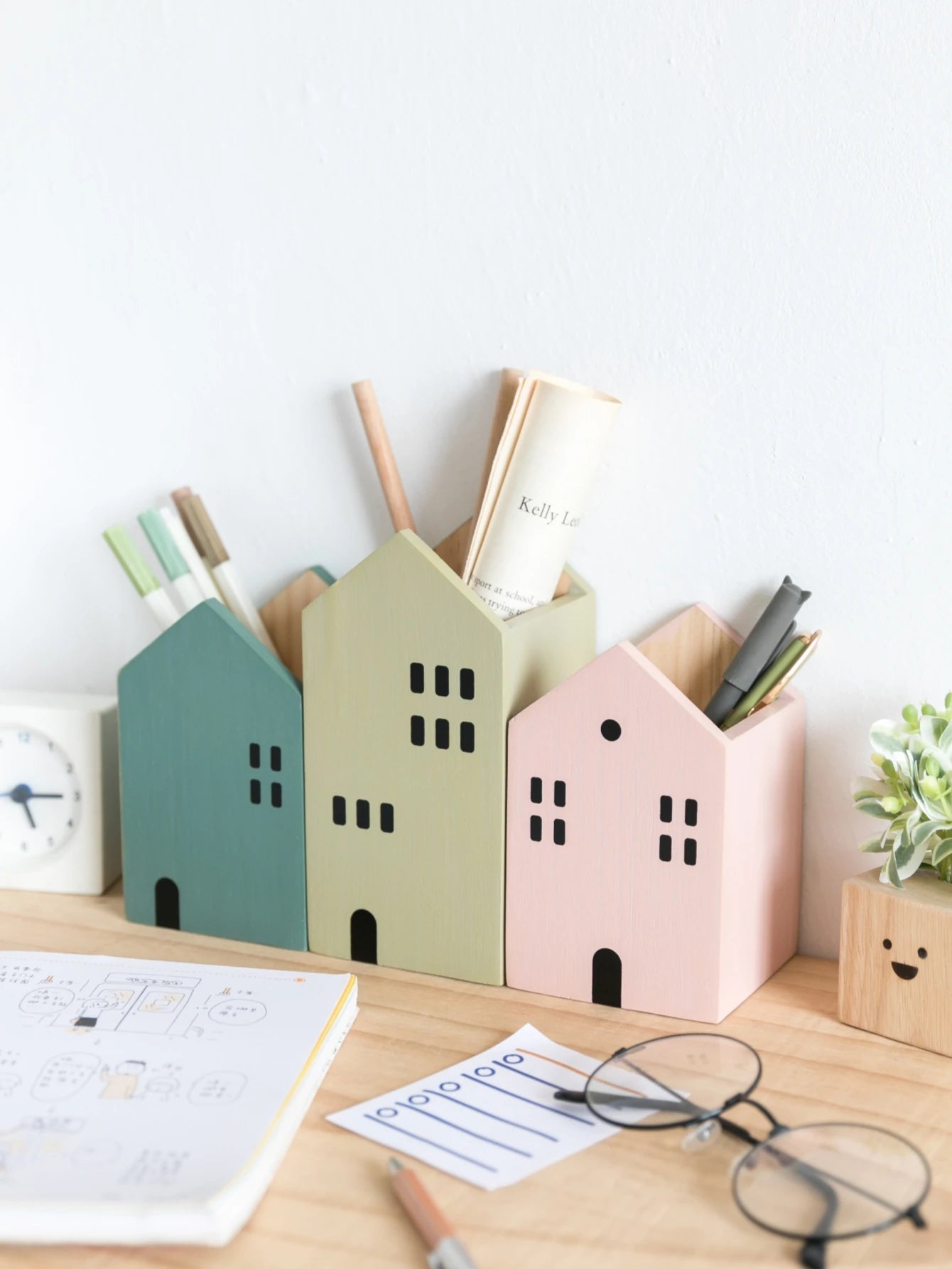 🏡 Boho Wooden Cartoon House Pen Holder – Handcrafted Desk Organizer for Office, Makeup & Home Decor