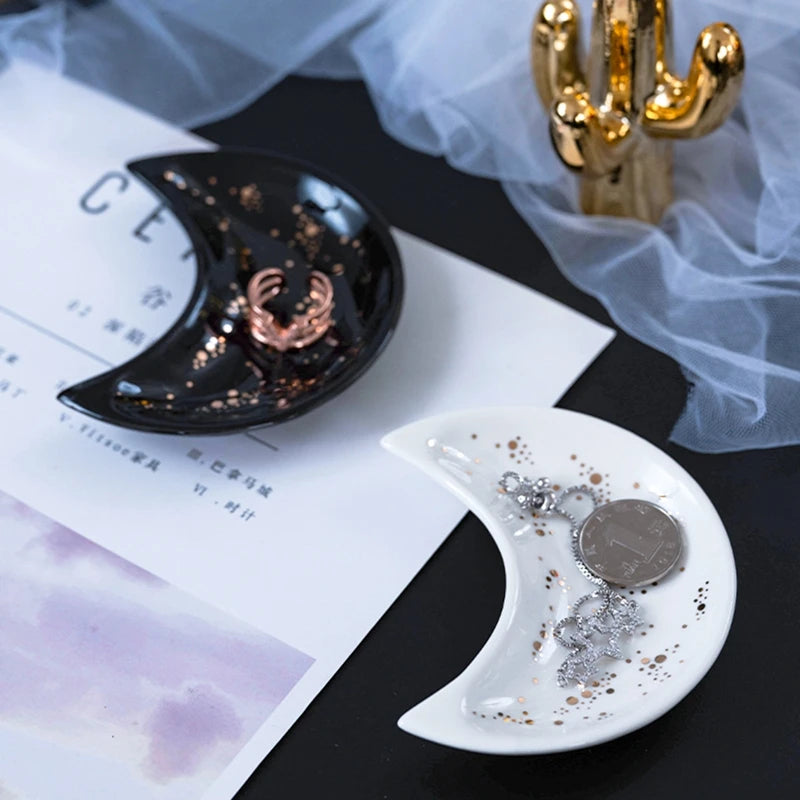 Moon-Shaped Ceramic Jewelry Dish – Boho-Inspired Tray for Rings, Earrings & Trinkets