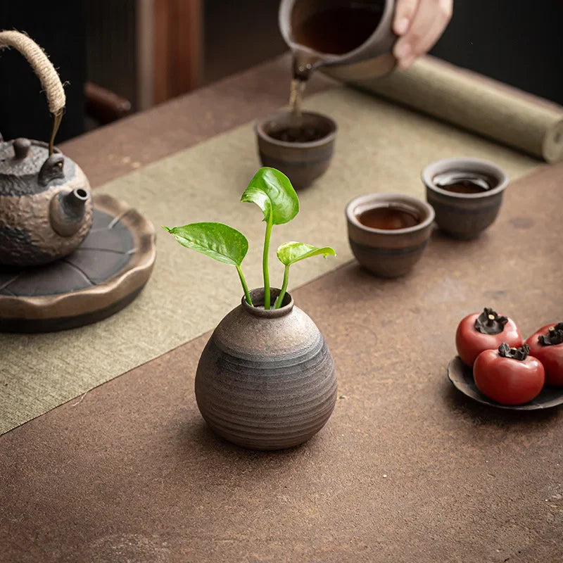 Creative Handmade Antique Looking Ceramic Vase Modern Minimalist Boho Home Decor Ceramic Decorative Pottery