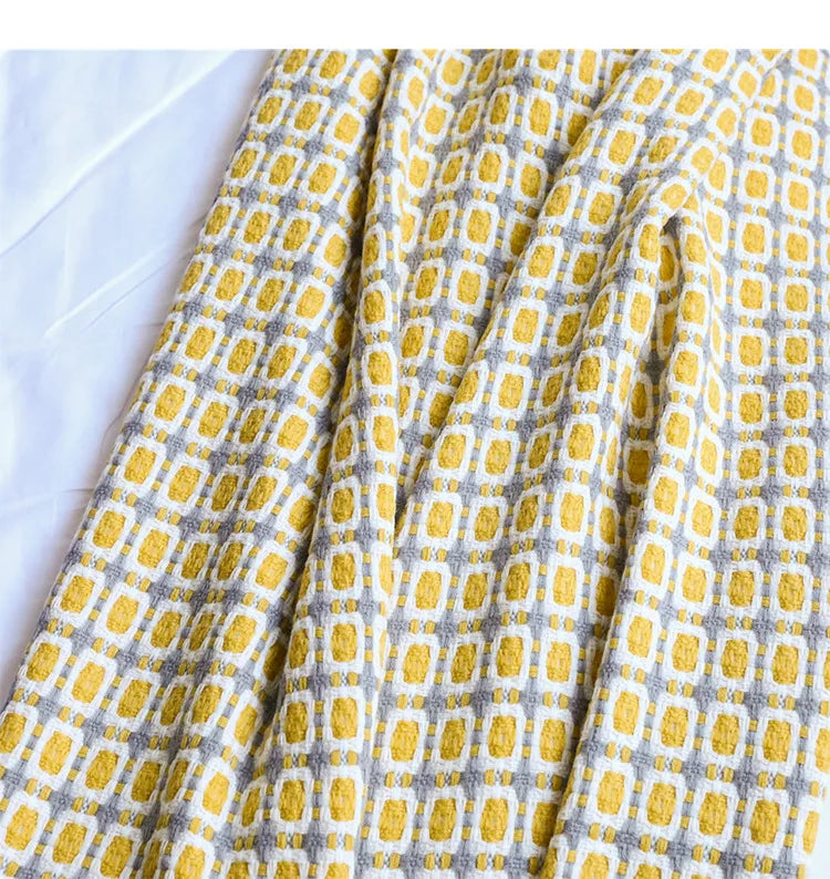 Textile Knitted Checkered Throw Blanket – Soft Acrylic with Tassels