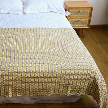 Textile Knitted Checkered Throw Blanket – Soft Acrylic with Tassels