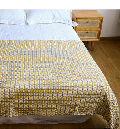 Textile Knitted Checkered Throw Blanket – Soft Acrylic with Tassels