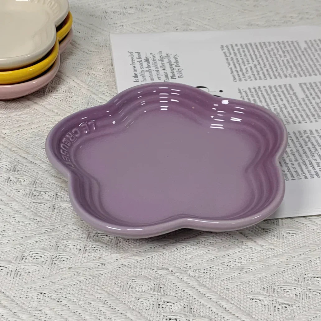 Plum Blossom Ceramic Plate – 5.5-Inch Colorful Flower-Shaped Dish