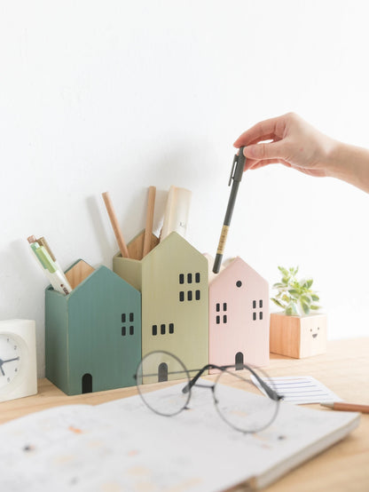 🏡 Boho Wooden Cartoon House Pen Holder – Handcrafted Desk Organizer for Office, Makeup & Home Decor