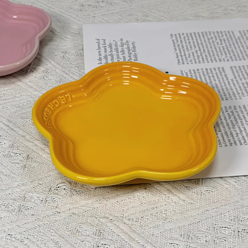 Plum Blossom Ceramic Plate – 5.5-Inch Colorful Flower-Shaped Dish