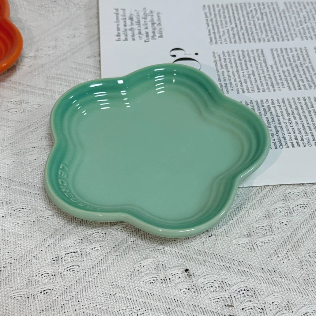 Plum Blossom Ceramic Plate – 5.5-Inch Colorful Flower-Shaped Dish