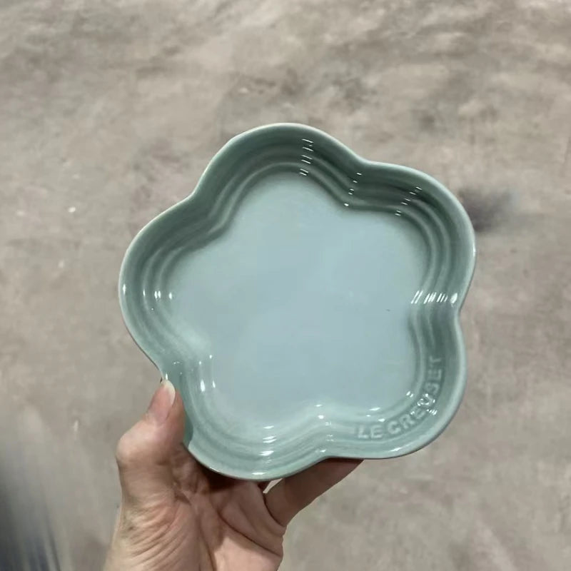 Plum Blossom Ceramic Plate – 5.5-Inch Colorful Flower-Shaped Dish