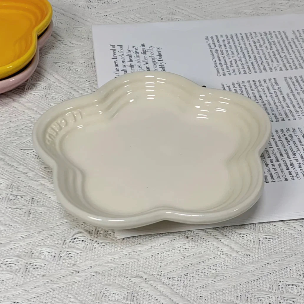 Plum Blossom Ceramic Plate – 5.5-Inch Colorful Flower-Shaped Dish