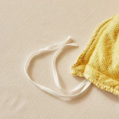 Yellow textured bag with a white strap on a beige background. Soft plush duvet cover and blanket in solid color with striped jacquard design, dual-use artificial cashmere fleece bedding for cozy winter warmth