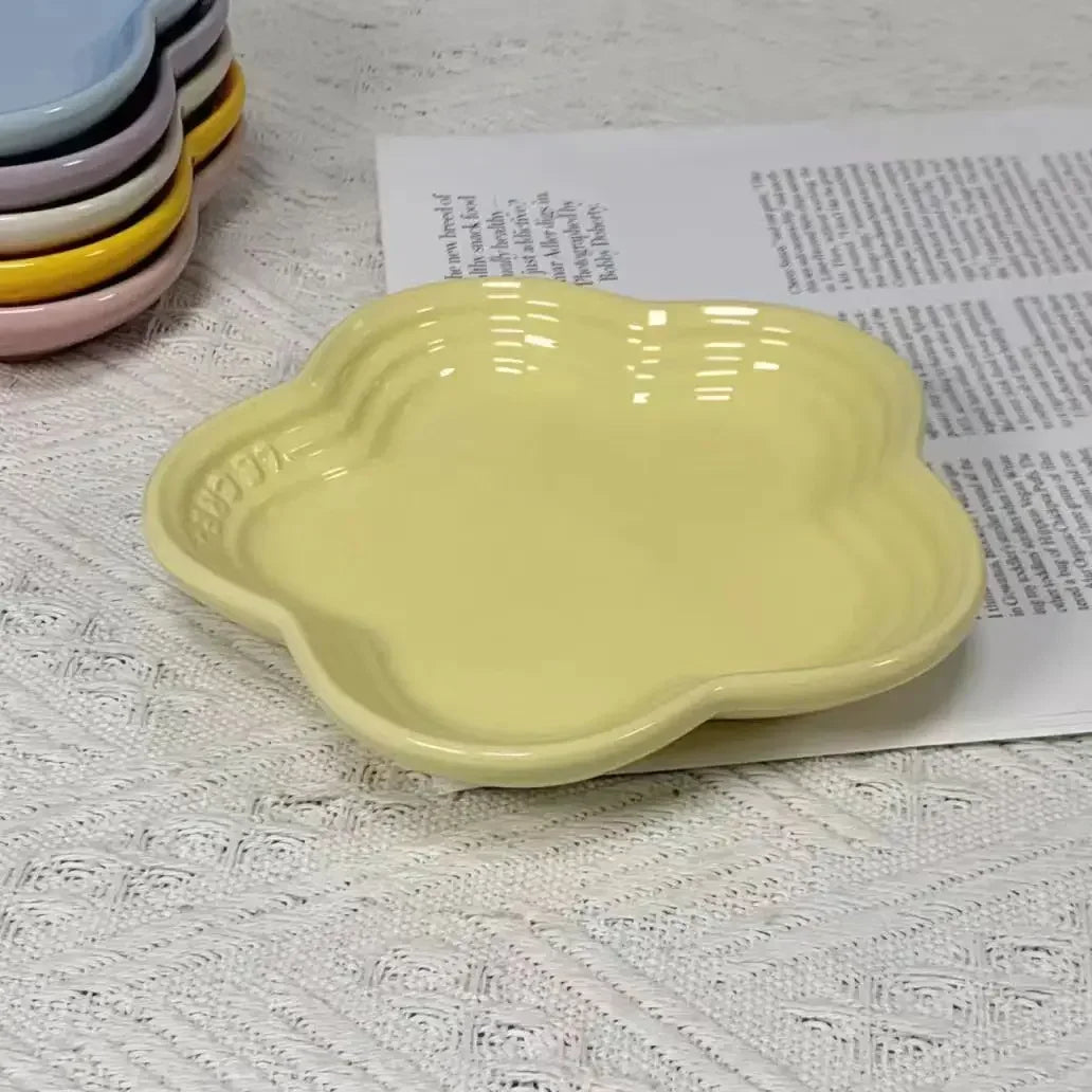 Plum Blossom Ceramic Plate – 5.5-Inch Colorful Flower-Shaped Dish